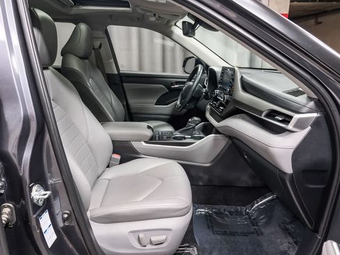 Used 2020 Toyota Highlander XLE AWD/4WD image 20