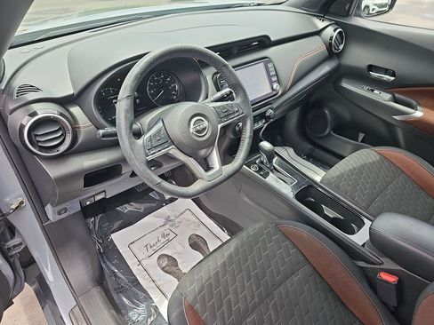 Used 2022 Nissan Kicks SR w/ Interior Electronics Package FWD image 20