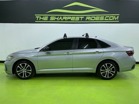 Used 2022 Volkswagen Jetta Sport image 6