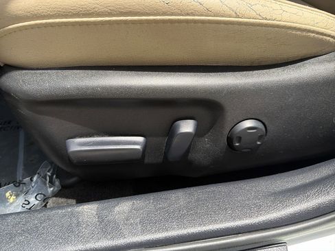 Used 2016 Toyota Avalon XLE FWD image 19