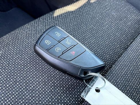 Used 2024 Chevrolet Traverse LT FWD image 11
