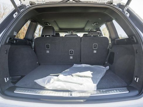 New 2025 Jeep Grand Cherokee Overland w/ Luxury Tech Group IV AWD/4WD image 10