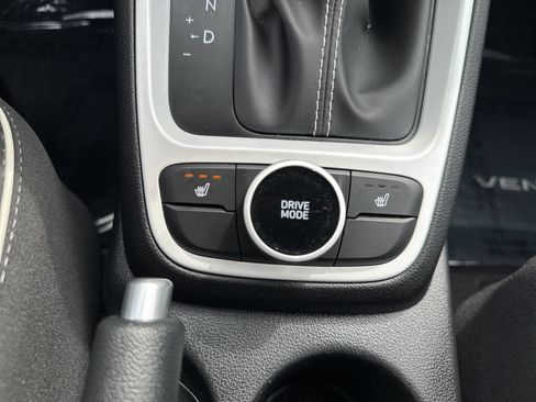 Used 2023 Hyundai Venue Limited FWD image 51