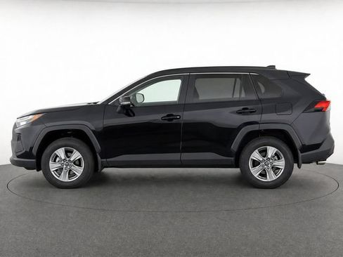 Used 2025 Toyota RAV4 XLE AWD/4WD image 4