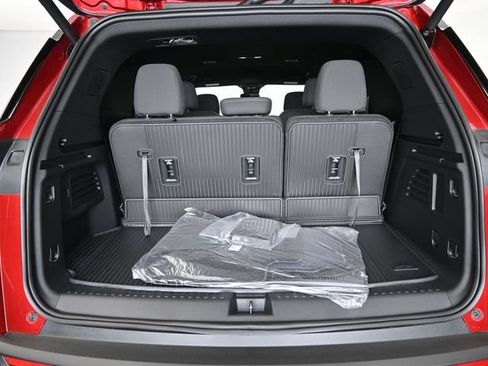 New 2026 Chevrolet Traverse LT w/ LPO, Floor Liner Package FWD image 32