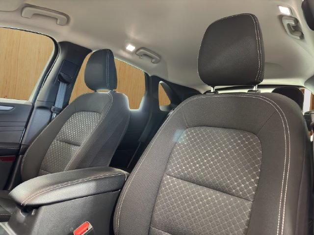 Used 2025 Ford Escape Active AWD/4WD image 26