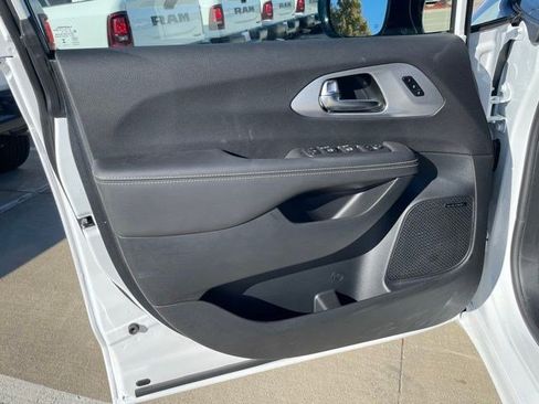 New 2026 Chrysler Pacifica Limited w/ Uconnect Theater Family Group image 12