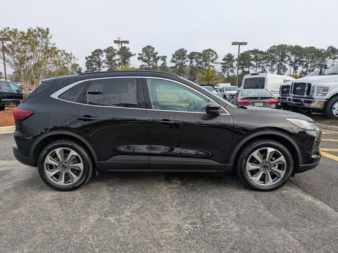 Certified 2025 Ford Escape Platinum image 3