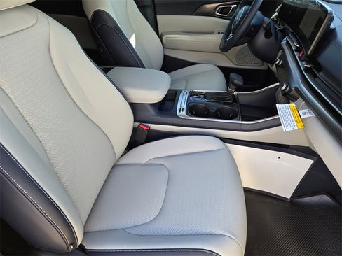 New 2026 Kia Carnival SX Prestige image 10