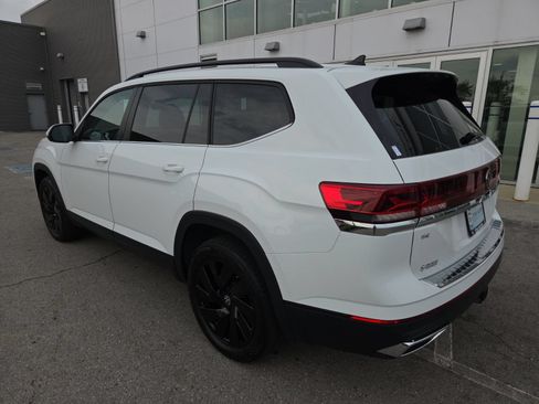 Used 2024 Volkswagen Atlas SE w/ Panoramic Sunroof Package AWD/4WD image 11