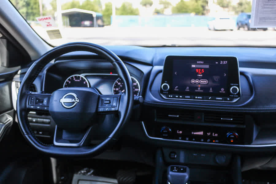 Used 2025 Nissan Rogue SV FWD image 13