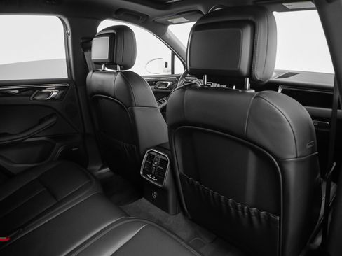 Used 2025 Porsche Macan image 24