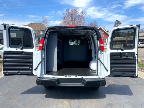 Used 2021 Chevrolet Express 2500 w/ Driver Convenience Package image 11