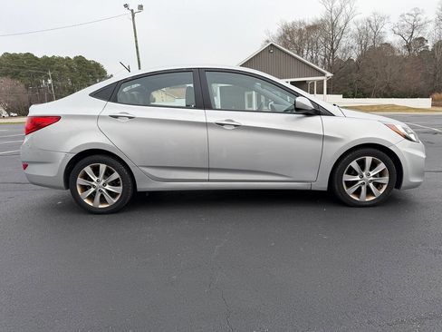 Used 2013 Hyundai Accent GLS w/ Premium Pkg FWD image 9