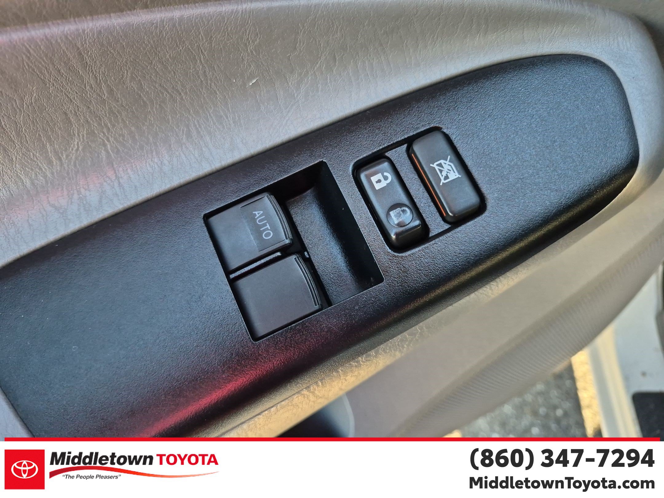 Used 2015 Toyota Tacoma 4x4 Access Cab V6 w/ TRD Sport Package image 12