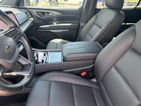 Used 2024 Chevrolet Traverse LT w/ Midnight/Sport Edition FWD image 18