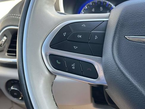 Used 2020 Chrysler Pacifica Limited FWD image 28