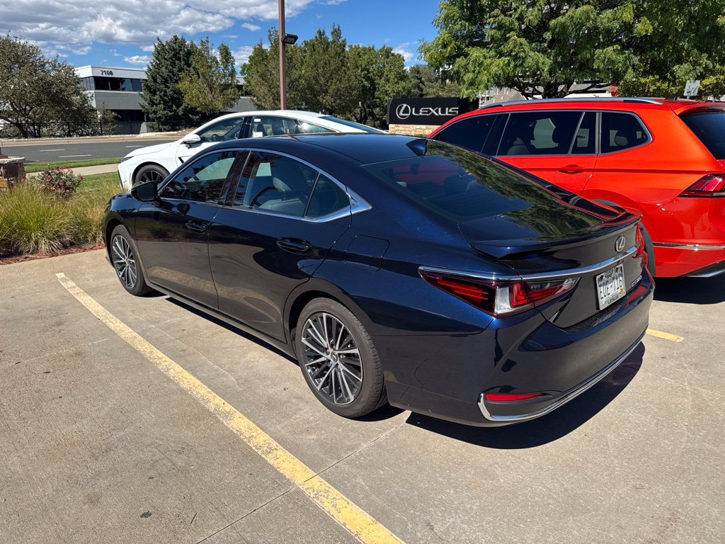 Used 2025 Lexus ES 300h w/ Premium Package FWD image 4