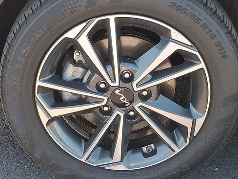 Certified 2023 Kia Forte LXS w/ LXS Technology Package FWD image 9