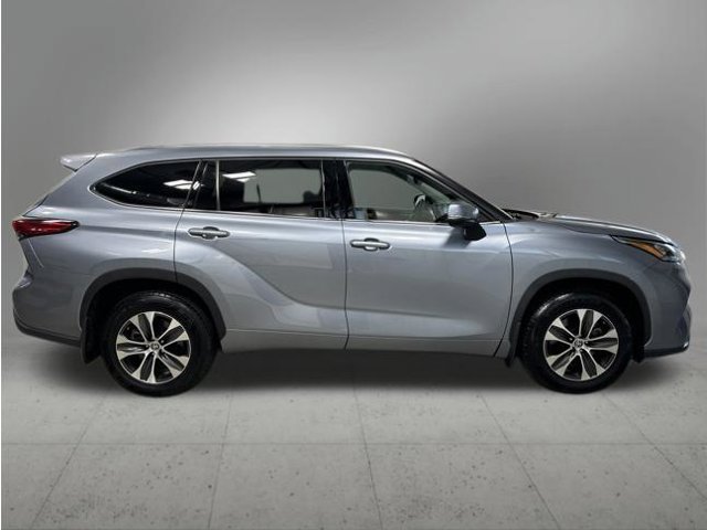 Used 2020 Toyota Highlander XLE AWD/4WD image 6