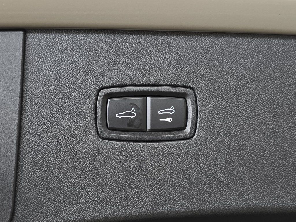 Used 2024 Porsche Cayenne Coupe AWD/4WD image 31