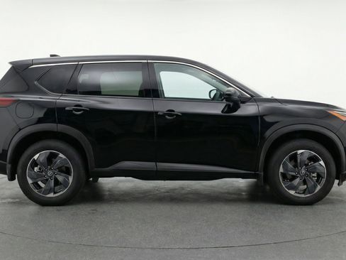 Used 2025 Nissan Rogue SV FWD image 11
