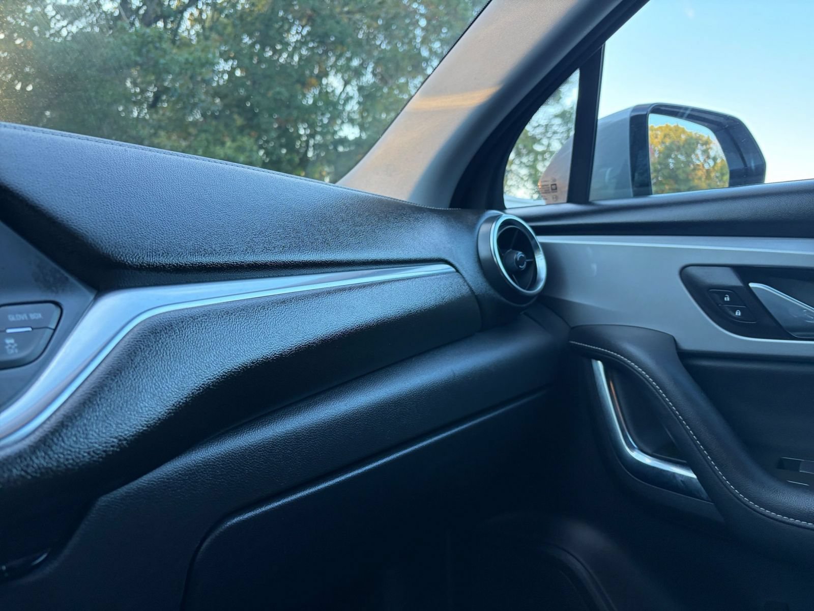 Used 2025 Chevrolet Blazer LT FWD image 35
