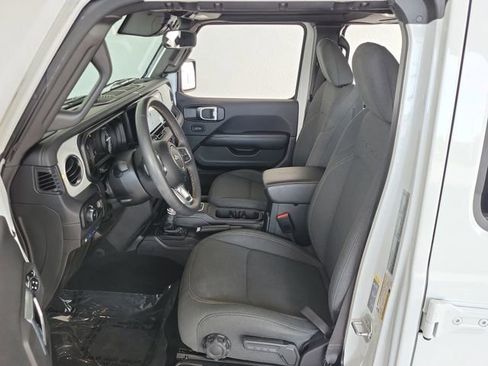 Used 2024 Jeep Wrangler Unlimited Sahara image 14