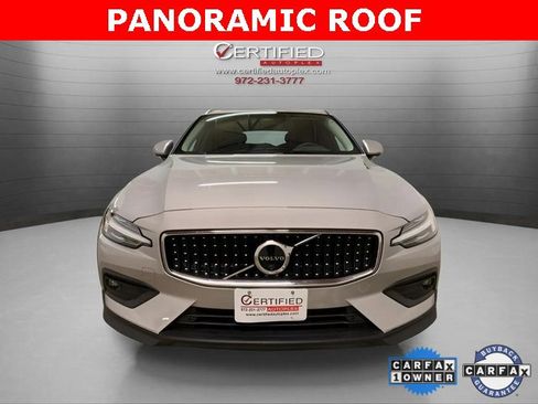 Used 2025 Volvo V60 B5 Cross Country Plus image 2