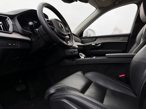 Certified 2025 Volvo XC90 T8 Ultra image 53