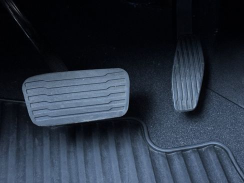 Used 2025 Chevrolet Silverado 1500 LT image 40