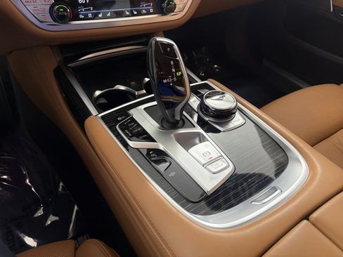 Used 2022 BMW 750i xDrive w/ Executive Package AWD/4WD image 10