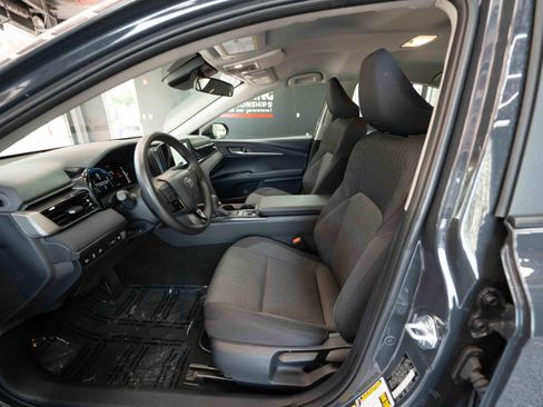 Used 2025 Toyota Camry LE image 9
