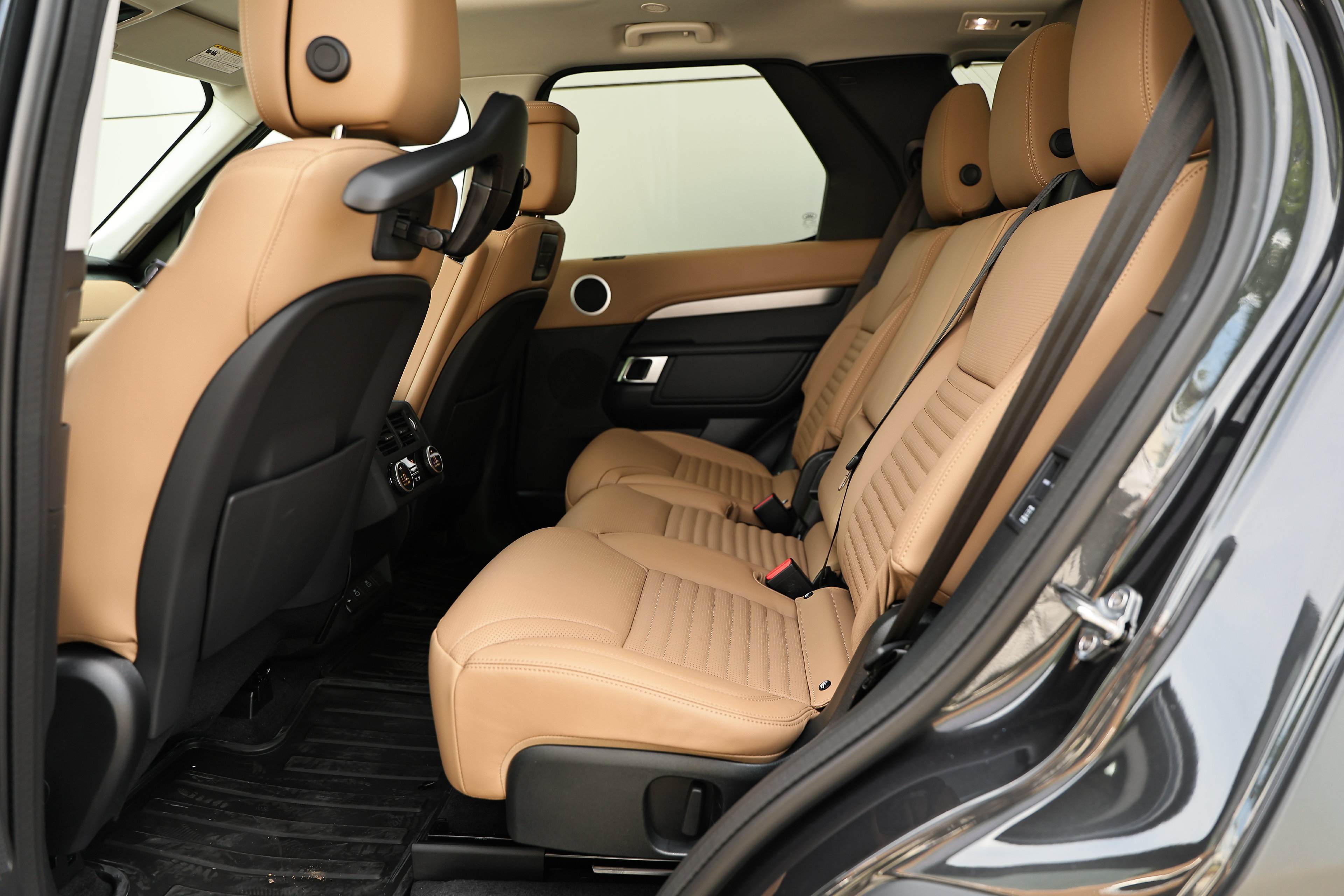 New 2026 Land Rover Discovery Limited Edition AWD/4WD image 38