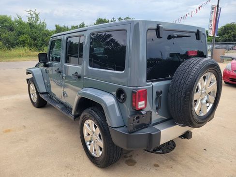 Used 2015 Jeep Wrangler Unlimited Sahara w/ Connectivity Group AWD/4WD image 5