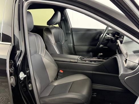 Used 2025 Toyota Crown XLE image 32