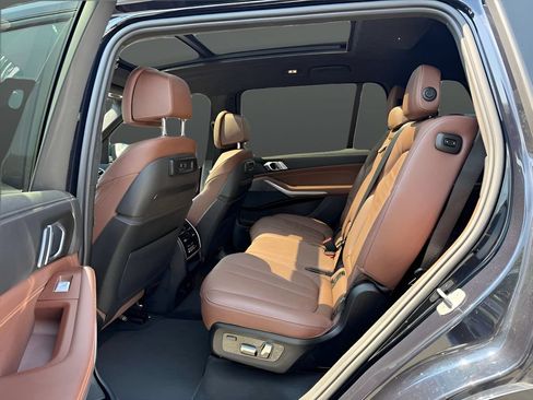 Used 2022 BMW X7 xDrive40i w/ M Sport Package AWD/4WD image 22