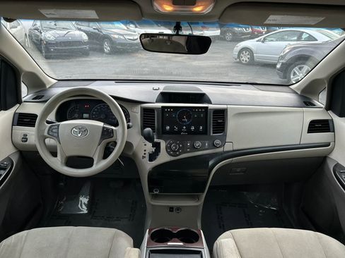 Used 2014 Toyota Sienna L image 34