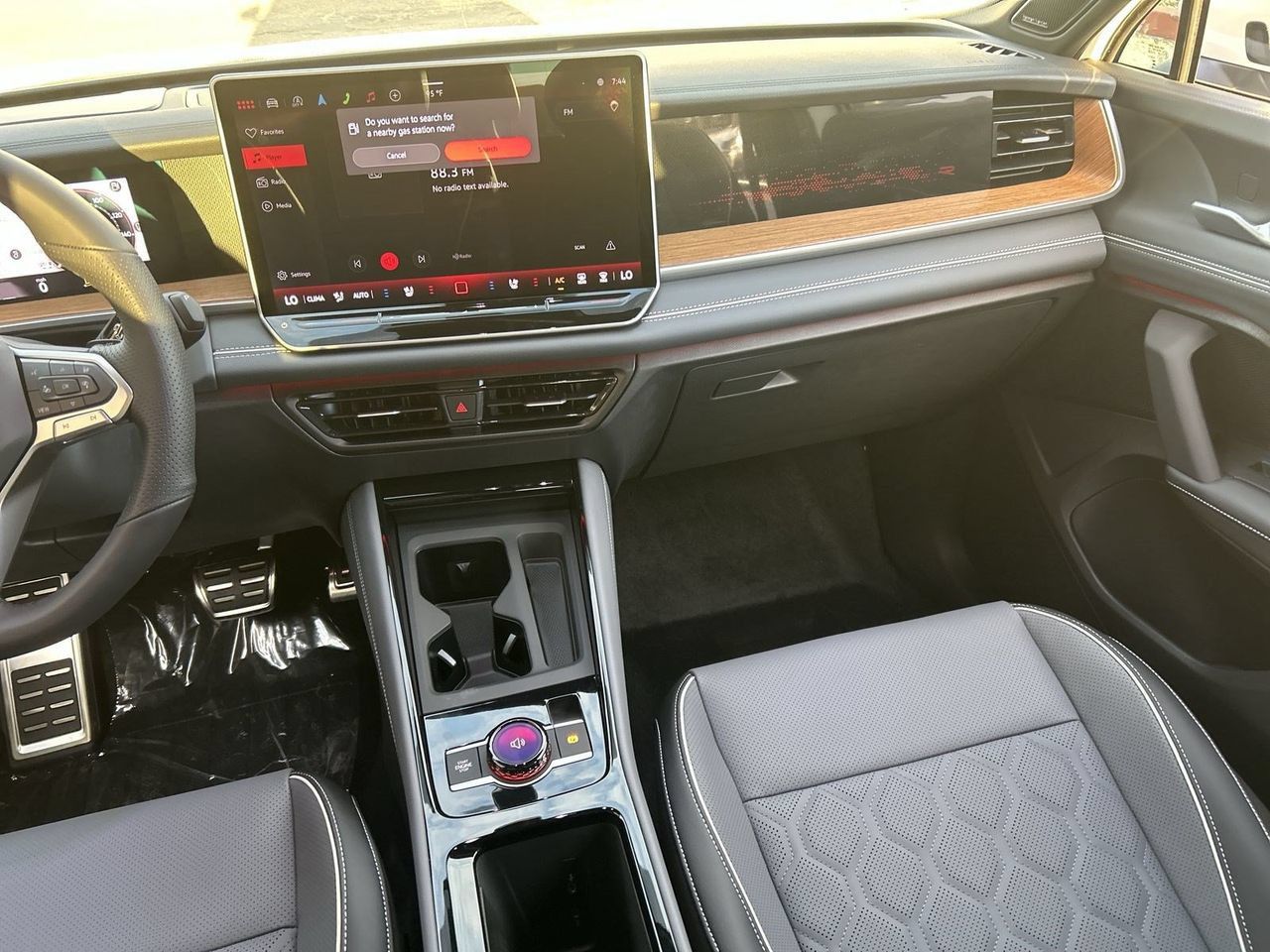 New 2026 Volkswagen Tiguan SEL R-Line AWD/4WD image 12