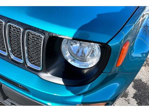 Used 2020 Jeep Renegade Latitude w/ Cold Weather Group image 32