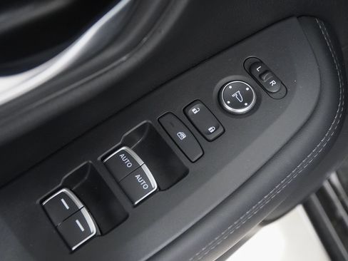 Used 2025 Honda HR-V EX-L image 18
