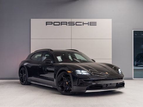 Used 2025 Porsche Taycan 4 Cross Turismo image 9