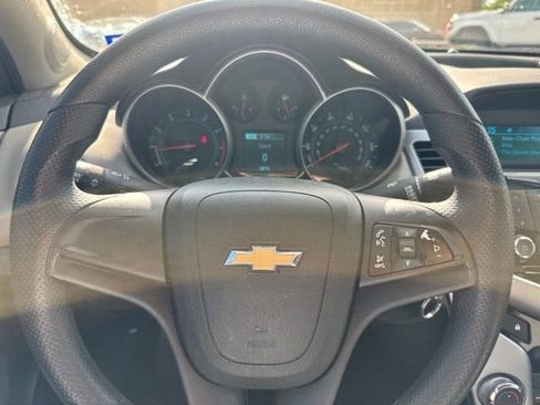 Used 2013 Chevrolet Cruze LS FWD image 12