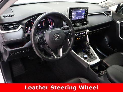 Used 2020 Toyota RAV4 Limited image 13