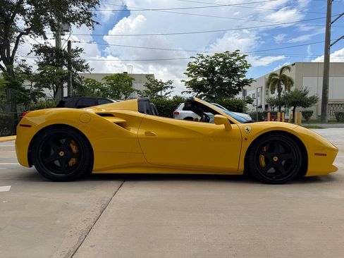 Used 2017 Ferrari 488 Spider RWD image 7