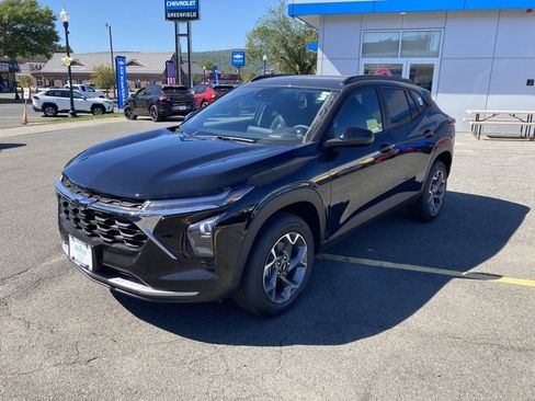 New 2025 Chevrolet Trax LT w/ Driver Confidence Package image 3