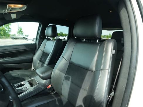 Used 2018 Jeep Grand Cherokee Altitude RWD image 35
