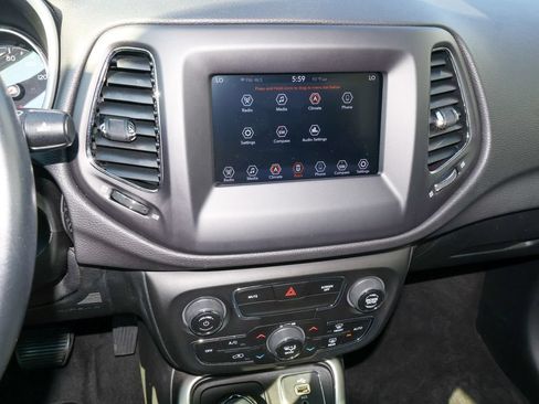 Used 2018 Jeep Compass Latitude w/ Popular Equipment Group AWD/4WD image 17