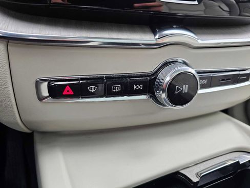 Certified 2023 Volvo XC60 T8 Plus AWD/4WD image 32