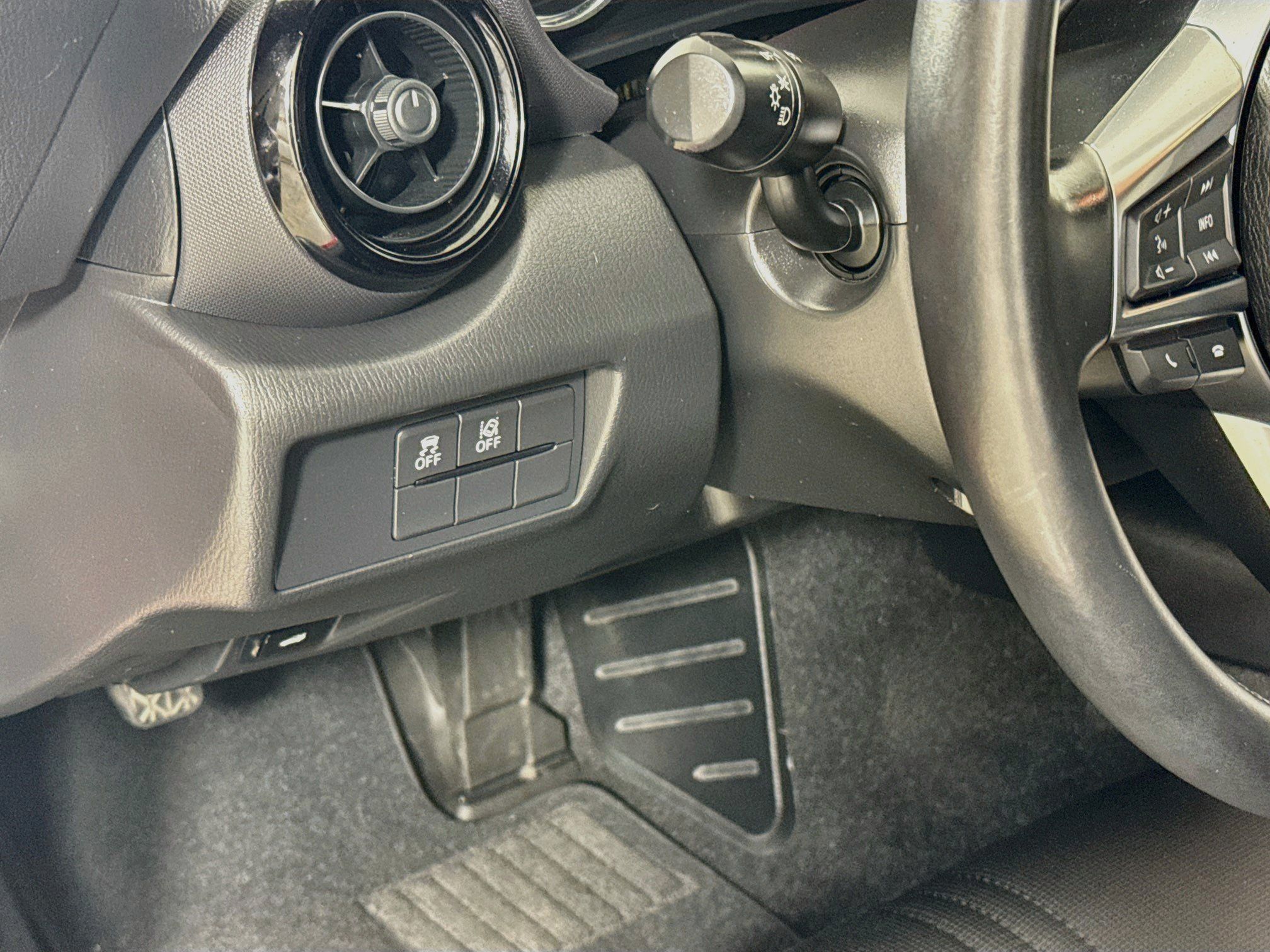 Used 2021 MAZDA MX-5 Miata Sport RWD image 12